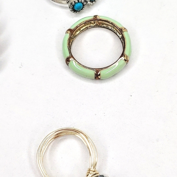 Set of 11 pieces petite sized jewelry. - Picture 9 of 10